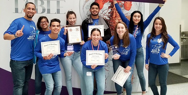 赢得竞赛的 Eric 班级的照片